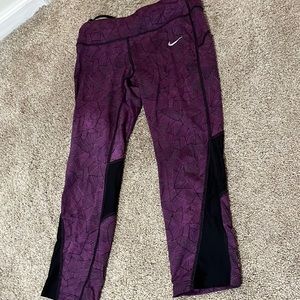 Dri- Fit Nike cropped leggings. Super comfortable!
